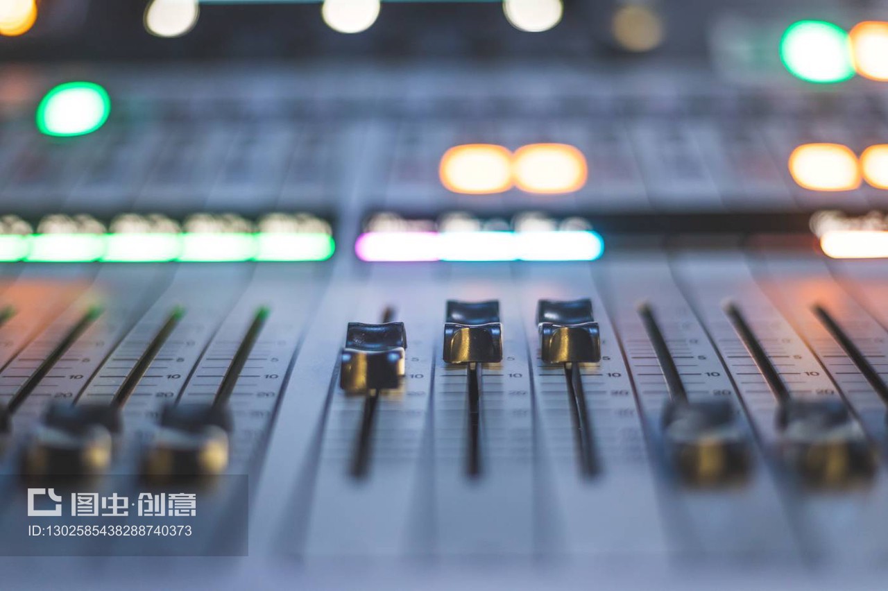 录音室调音台 专业音乐制作的核心利器